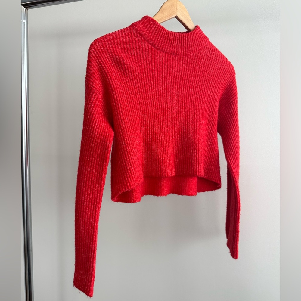 Divided Cropped Knit - Picture 2 of 8